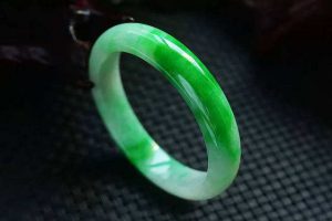 翡翠b货百分之百是假翡翠吗?鉴定的方法